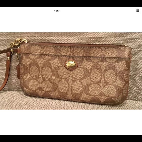 COACH MUST HAVE ACCESSORY ` WRISTLET WALLET SIGNAT - Picture 1 of 6